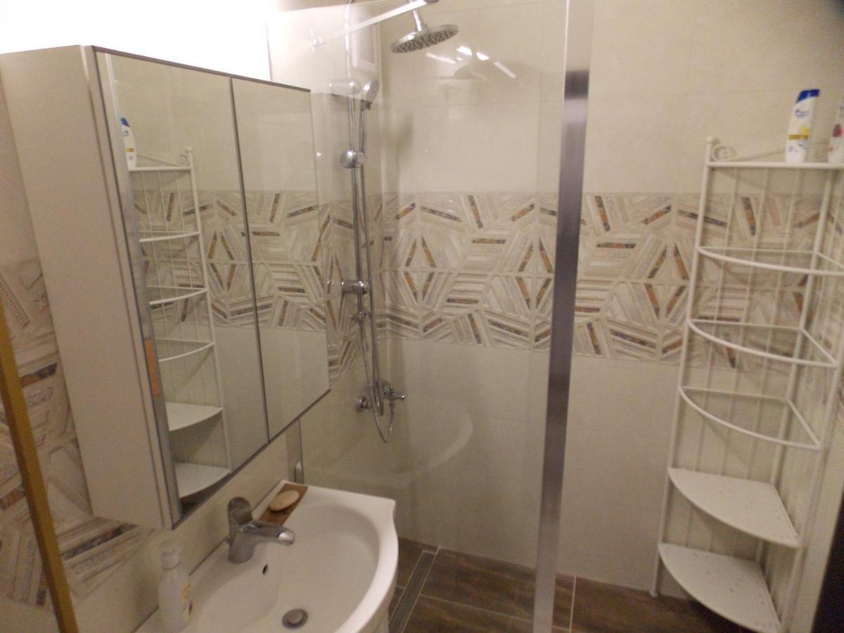 Garsoniera Moderna Appartement Boekarest Buitenkant foto
